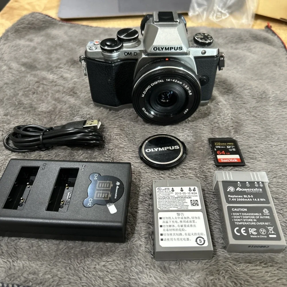 Olympus OM-D E-M10 Mark II 16.1MP Digital Camera silver 64gb Memory Batteries